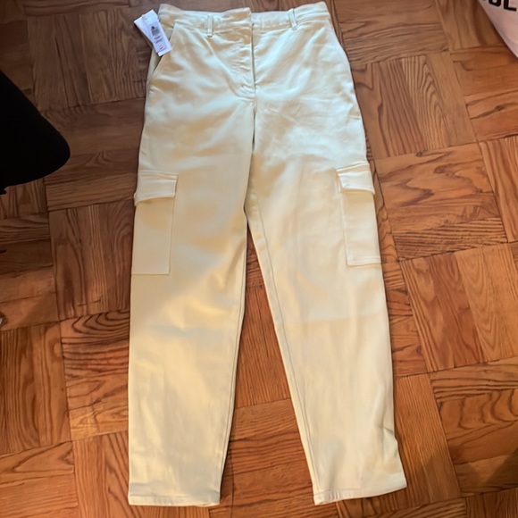 BRAND NEW TRENDY WILFRED ARITZIA CARGO PANTS - Picture 3 of 6